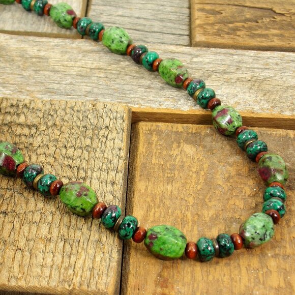 Green agate stone bead necklace with brown wood beads and small metal beads - Picture 8 of 15